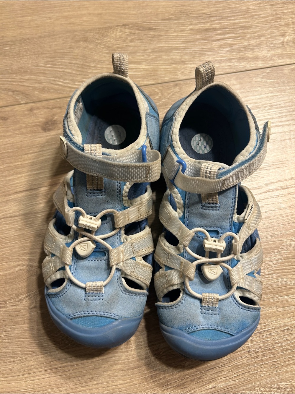 KEEN Seacamp I| CNX Closed Toe, Sz. J3, Color White, Blue.